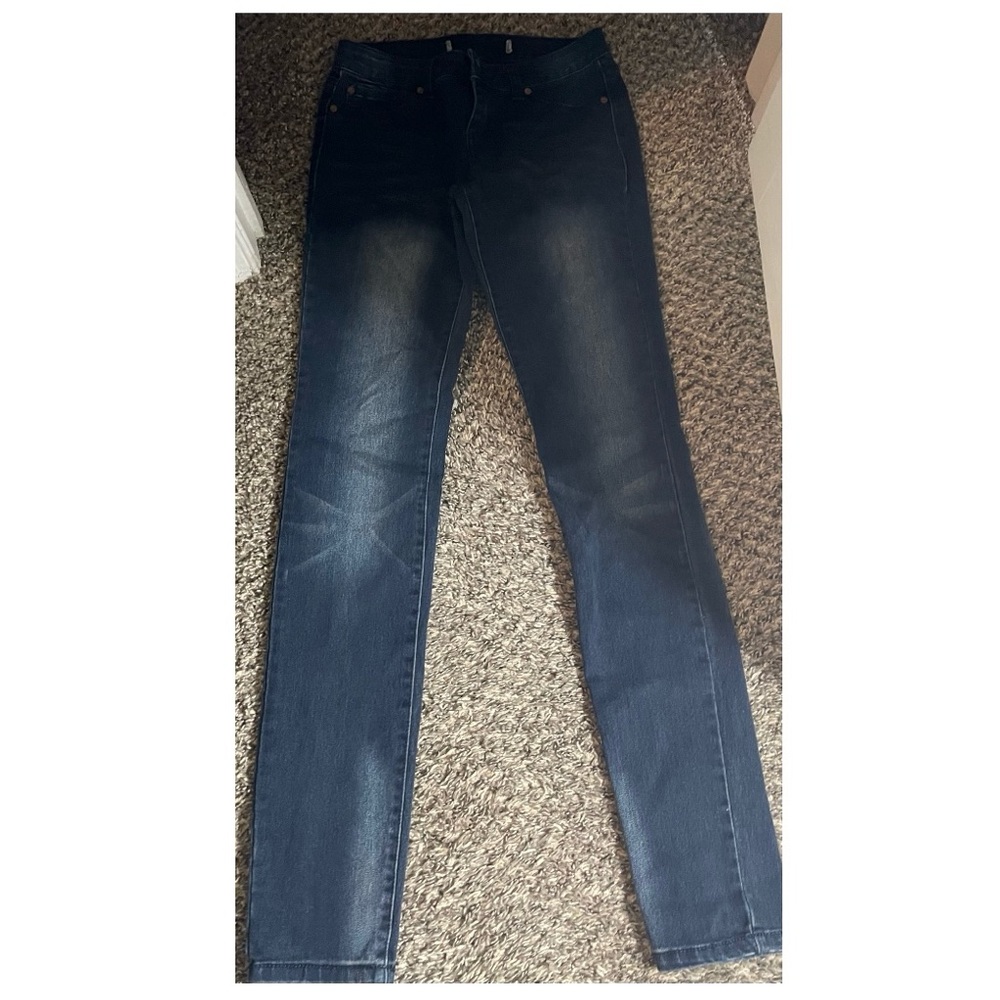 NEW WITHOUT TAGS LADIES DARK DENIM WASH JEANS